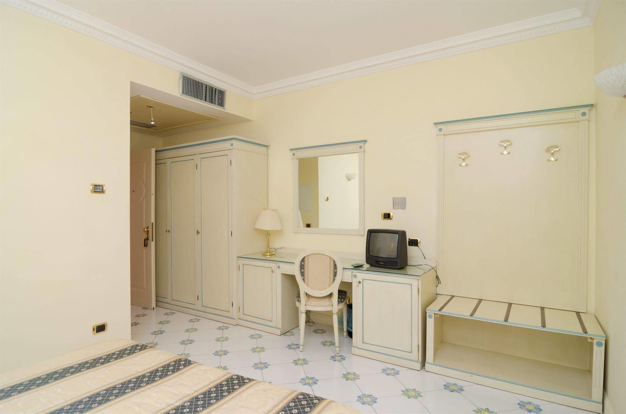 Hotel Flora Wellness & Beauty 伊斯基亚 外观 照片