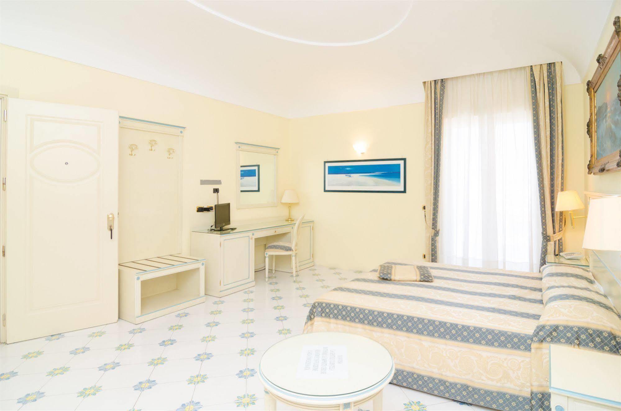 Hotel Flora Wellness & Beauty 伊斯基亚 外观 照片