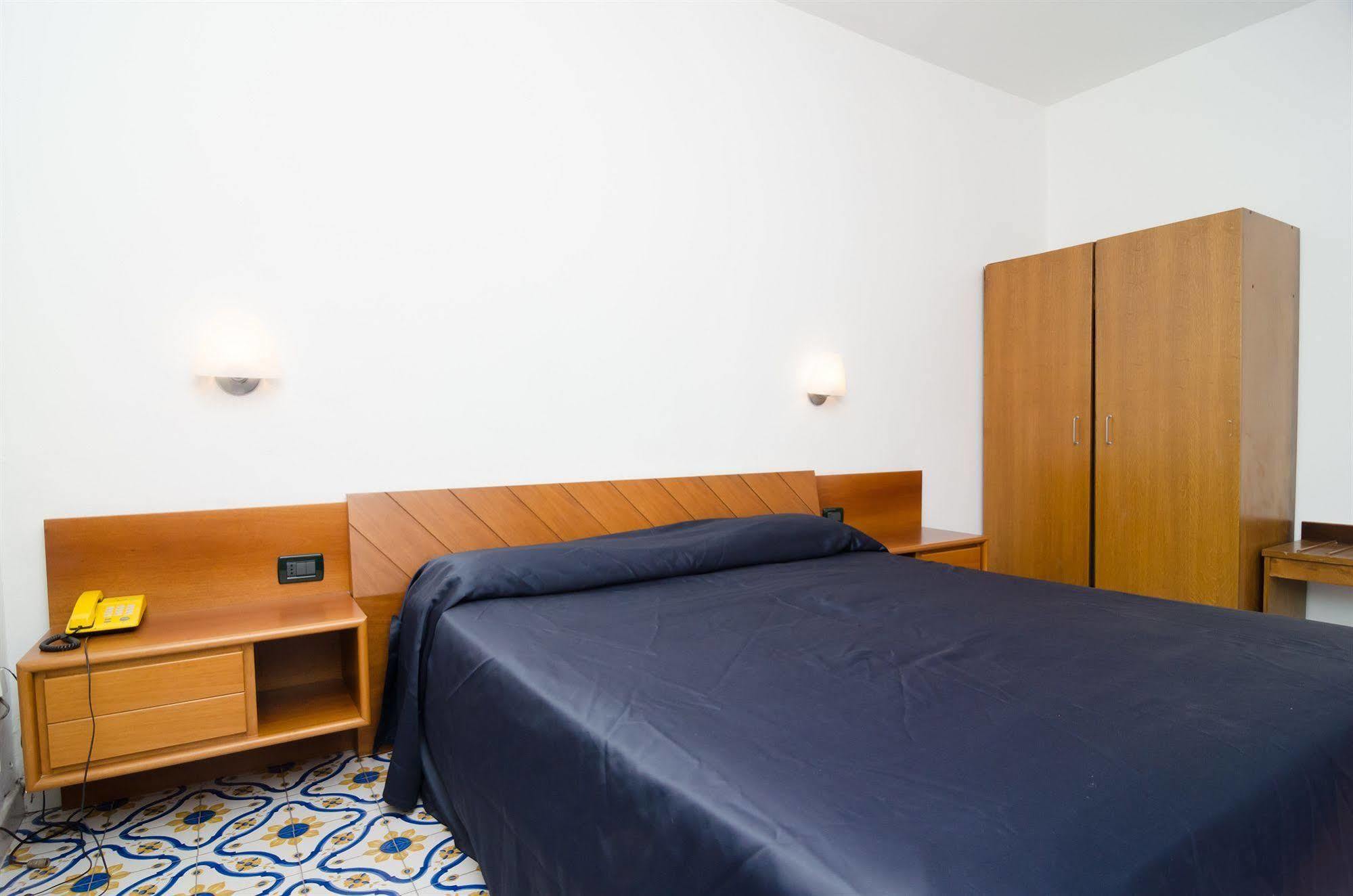 Hotel Flora Wellness & Beauty 伊斯基亚 外观 照片